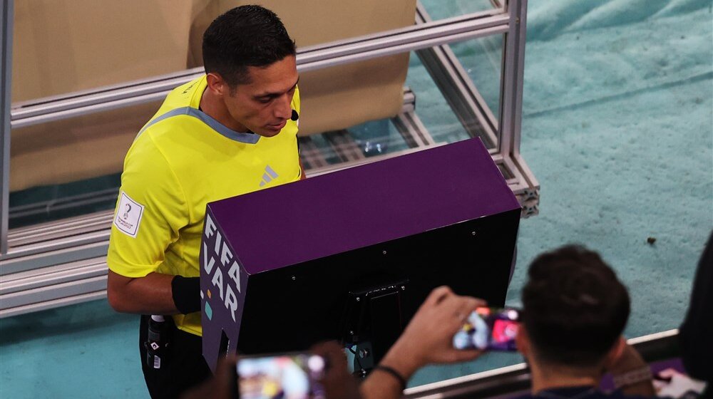 Sudije će pored pištaljki koristiti i mikrofone na mečevima: Amerikanizacija fudbala 1