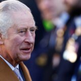 Mladi Britanac na sudu jer je bacio jaje prema kralju 12