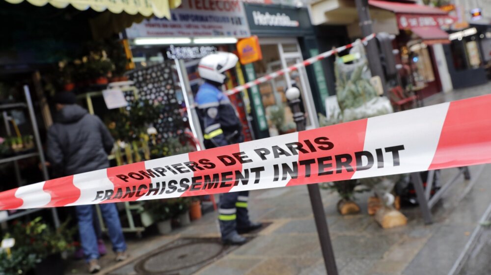U Parizu muškarac nožem napao ljude na železničkoj stanici, policija pucala u njega 1