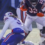 Zvezda NFL-a Damar Hamlin u kritičnom stanju nakon kolapsa usred utakmice 8