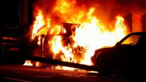 Tužiteljka iz Subotice kojoj je zapaljen automobil: "Strahujem za ličnu, ali i bezbednost moje porodice" 4 zapaljen automobil