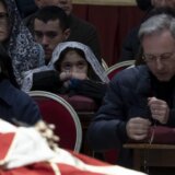 Vernici nastavljaju da odaju počast papi Benediktu XVI 4