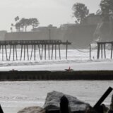 U kalifornijskom gradu Montesito naređena evakuacija zbog žestokih kiša i poplava 5