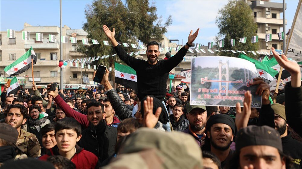 Sirijci u pobunjeničkim delovima zemlje demonstriraju zbog pregovora Turske i Sirije 1