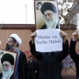 U Teheranu protest ispred francuske ambasade zbog karikatura Hamneija 4