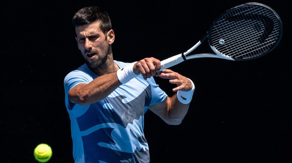 Red ozbiljnog tenisa, red zabavljanja publike: Đoković i Kirjos odigrali sparing meč, ovacijama dočekani Novak poražen u Melburnu (VIDEO) 1