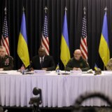 "Nećemo ustuknuti u našoj rešenosti da pomognemo Ukrajini": Šef Pentagona na sastanku u Nemačkoj 1