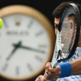 "Strašno je koliko su ljudi izloženi lošem zračenju i zavisni od telefona, ne koketiraju kao nekada...": Đoković o životnim temama 1