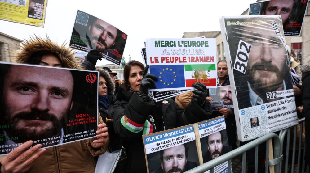 Više hiljada ljudi u Briselu protestuje zbog osude humanitarca u Iranu 1