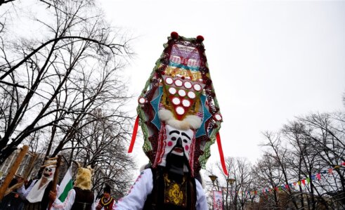 (FOTO) Dionisove igre u Bugarskoj: Maskama i plesom teraju zle demone 7