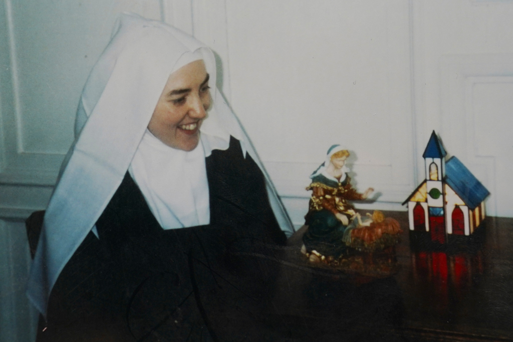 Velika Britanija, religija i brak: Časna sestra i monah koji su se zaljubili i venčali 2 Lisa Opala when she was a nun