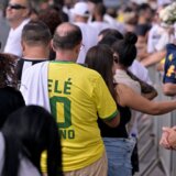 Pele: Hiljade ožalošćenih odaje počast svetskoj i brazilskoj fudbalskoj legendi na stadionu njegovog Santosa 7