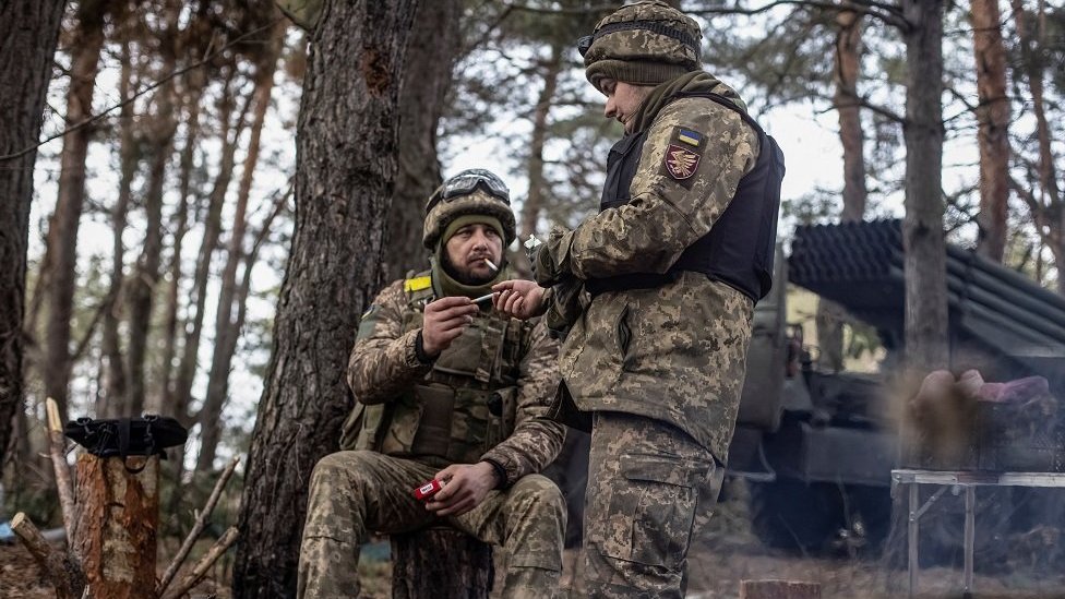 Urajinski vojnici tokom odmora posle sukoba u oblasti Donjecka