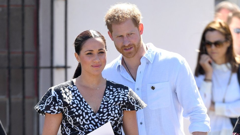Velika Britanija i kraljevska porodica: Princ Hari tvrdi da ga je Vilijam fizički napao tokom svađe oko Megan 2 Prince Harry and Meghan Markle in South Africa in 2019.