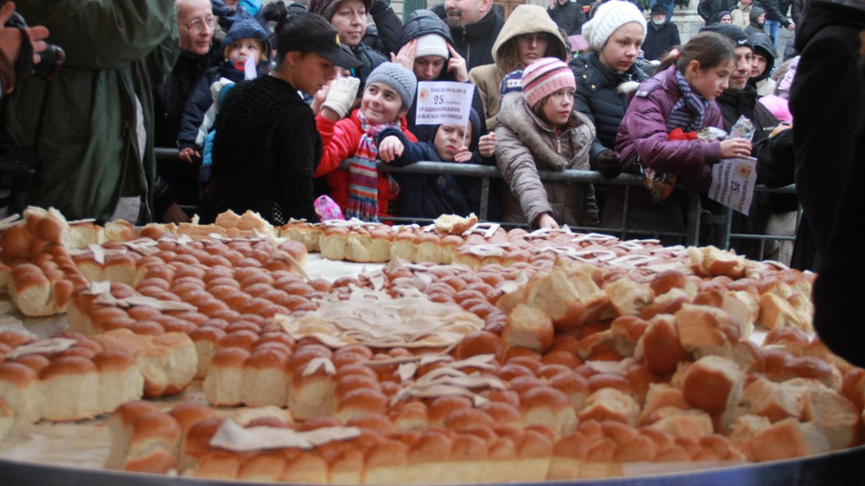 Božić i Srbija: Novčić za sreću, dren za zdravlje - sve što treba da znate o česnici 5 Česnica