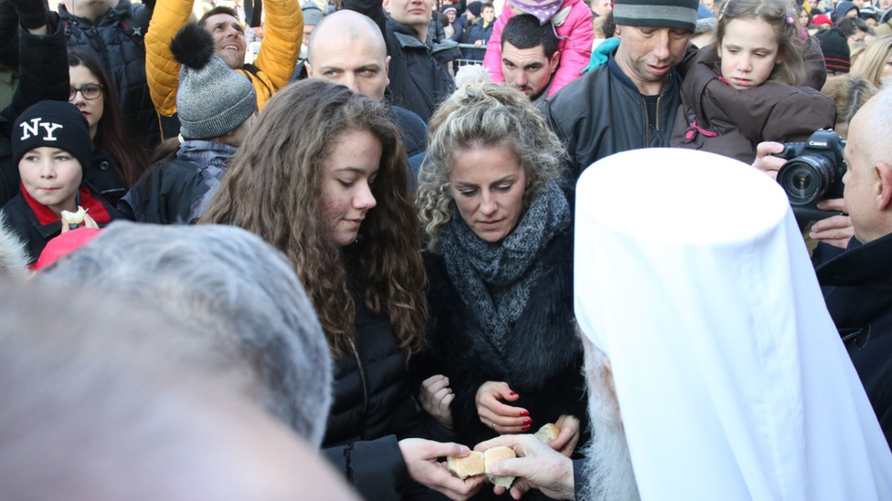 Božić i Srbija: Novčić za sreću, dren za zdravlje - sve što treba da znate o česnici 6 Česnica