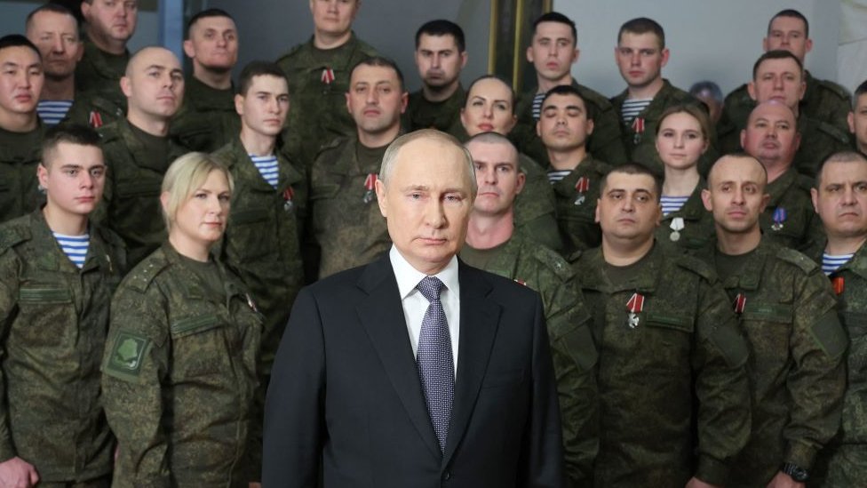 Putin backed with military personnel at his New Year's address