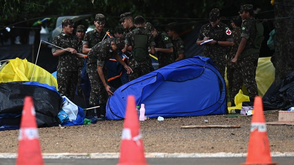 vojnici ruše kamp Bolsonarovih pristalica