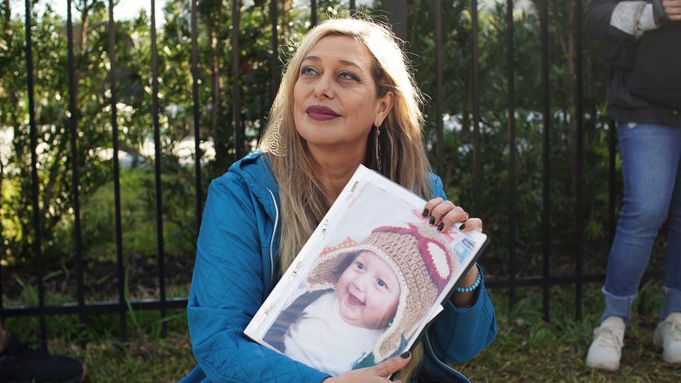 Vanessa Viana brought a photograph of her son for Mr Bolsonaro to sign
