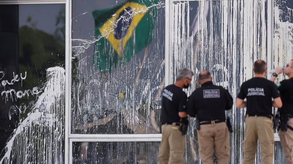 Neredi u Brazilu: Hapšenja visokih zvaničnika, i bivši predsednik Bolsonaro pod istragom 1 Brazil