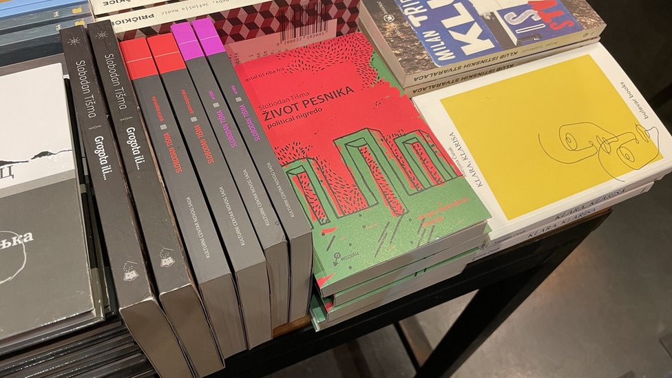 Slobodan Tišma, književnost i muzika: Od provokatora u umetnosti, predvodnika novotalasnih bendova do dobitnika NIN-ove nagrade 2 „Život pesnika: politikal nigredo"