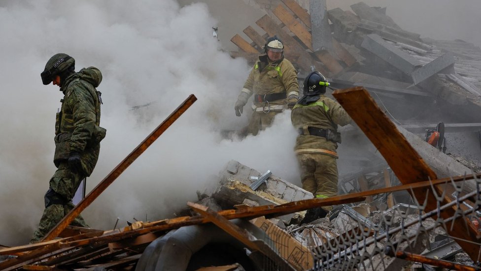 Rusija i Ukrajina: U ruskom napadu na istočni grad Dnjepar 35 poginulih, iz Britanije kažu da Ukrajinci i dalje odolevaju u Soledaru 1 Ruševine u Dnjepru