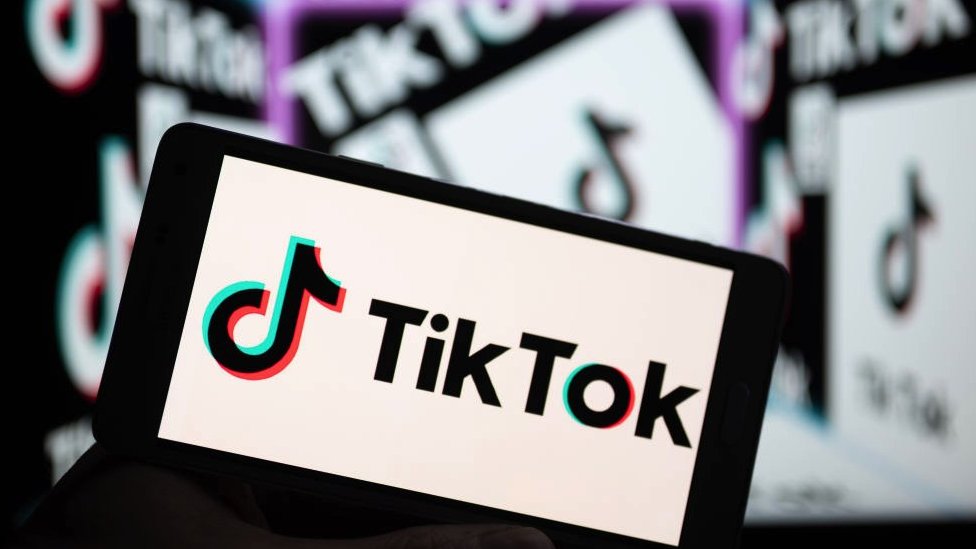 Endrju Tejt: Zašto je mizoginija toliko popularna na internetu 2 TikTok logo