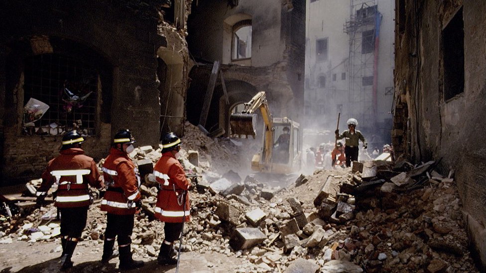 Italija i mafija: Sicilijanski zakon ćutanja kao oružje najtraženijeg bosa 2 Destroyed buildings in Via dei Gergofili in Florence after the May 1993 bomb attack