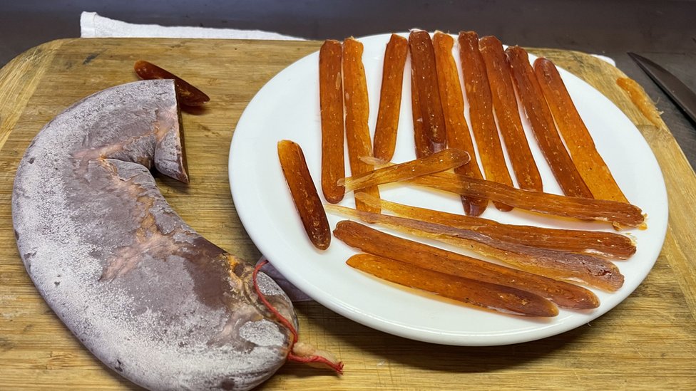 Srbija i hrana: Pirotska peglana kobasica - delikates nejasne istorije i neizvesne budućnosti 6 peglana kobasica