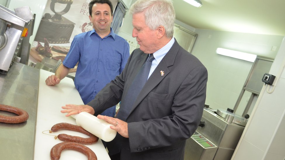 Srbija i hrana: Pirotska peglana kobasica - delikates nejasne istorije i neizvesne budućnosti 9 peglana kobasica