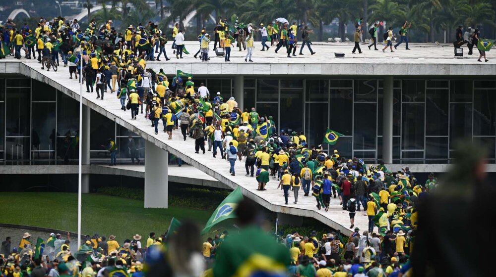 Uhapšeno 1.200 ljudi zbog napada na zgrade brazilskih vlasti u Braziliji 1
