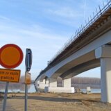 Krali kablove na mostu: Zbog popravki usporen saobraćaj preko mosta kod Šapca 1