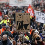Usvojen plan penzione reforme i nove demonstracije u Parizu 18