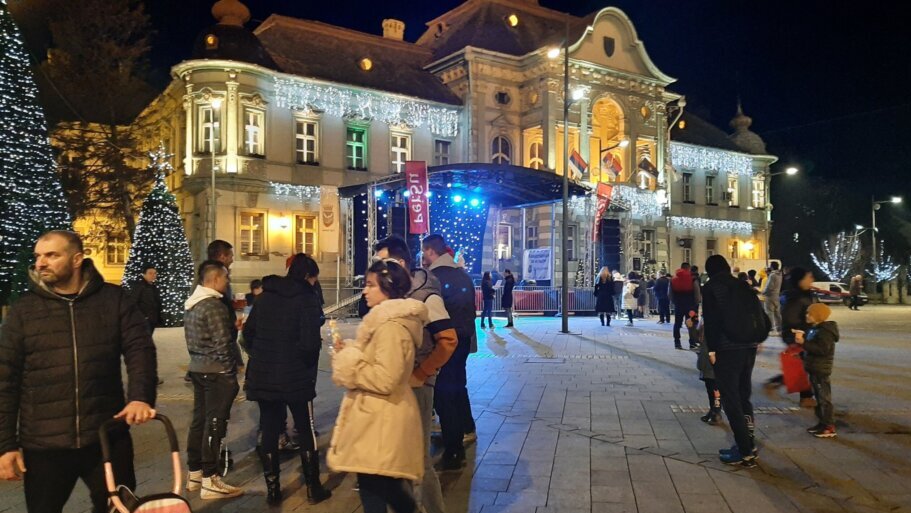 Kako je izgledao doček Nove godine na gradskim trgovima po Srbiji (FOTO) 6