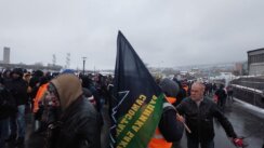 "Ostaćemo ovde osam sati. Tražimo novi kolektivni ugovor": Protest radnika Ziđina u Boru 2