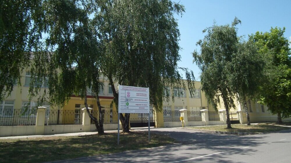 Mobilni pod ključem tokom nastave: Osnovna škola “Vuk Karadžić” u Bajmoku zabranila upotrebu telefona 1