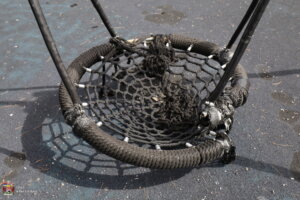 Cele prošle godine vandali uništavali dečja igrališta u Kragujevcu: Koji je plan grada da spreči dalje lomljenje klackalica i drugog mobilijara 2 Cele prošle godine vandali uništavali dečja igrališta u Kragujevcu: Koji je plan grada da spreči dalje lomljenje klackalica i drugog mobilijara 2