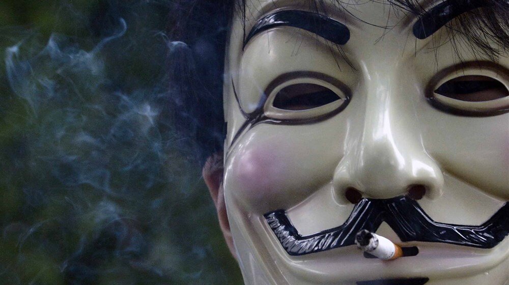 "Hej, Putinova lutko, gde si? Još sa psima?!": Nova poruka Anonimusa Vučiću 1