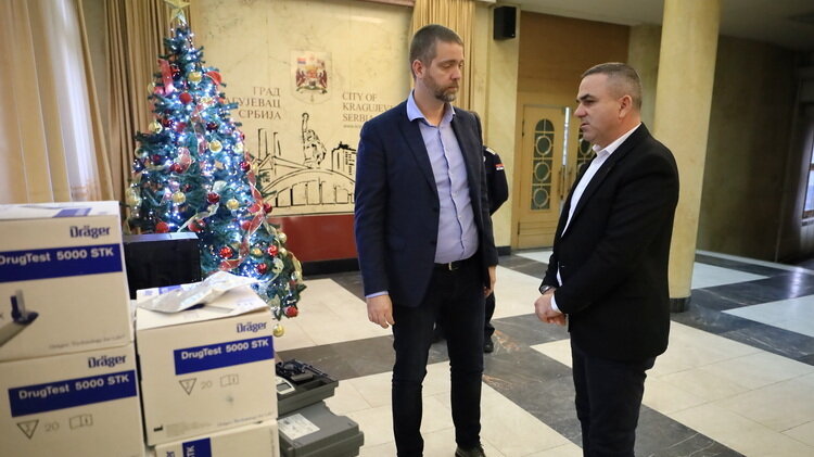 Kragujevac donirao opremu saobraćajnoj policiji 1