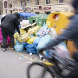 Radnici gradske čistoće u Zagrebu prekinuli štrajk, gradonačelnik s njima prikupljao otpad 14