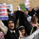 Turski muslimani protestuju zbog spaljivanja Kurana u Švedskoj 5