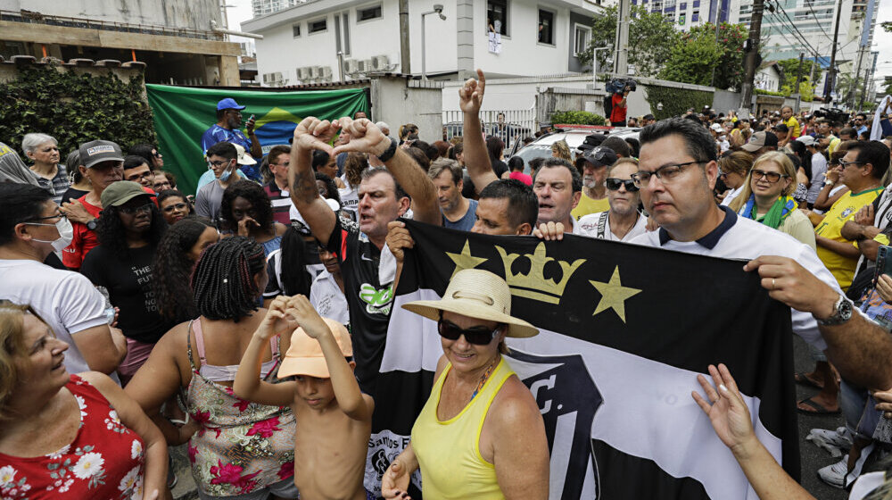 Oštre kritike brazilskim fudbalskim zvezdama jer nisu došle na sahranu Pelea 1