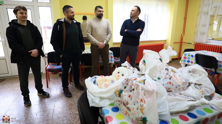 Kragujevački “Veprovi” donirali poklone deci, korisnicima Centra Knjeginja Ljubica 1