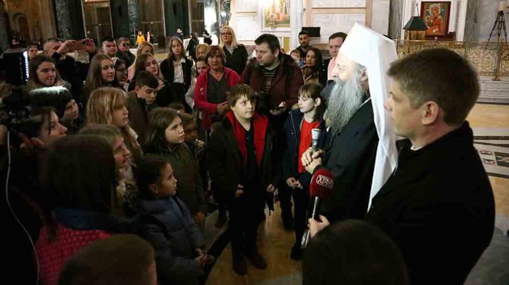 Patrijarh Porfirije primio srpsku decu iz Slovenije u hramu Svetog Save 1