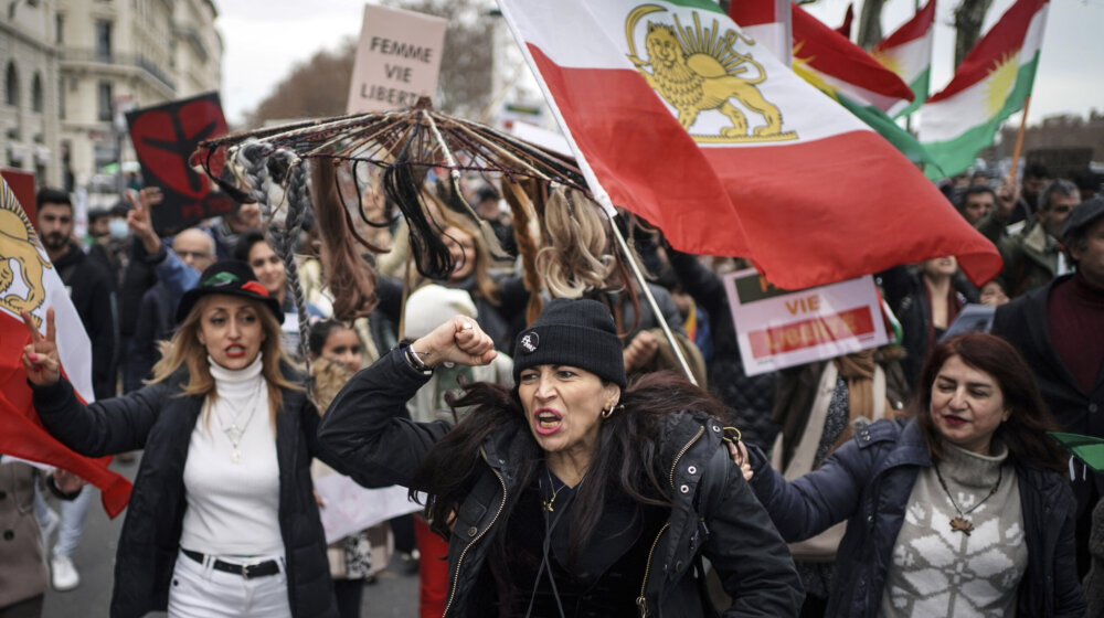 U Parizu izložba posvećena Kurdima i žrtvama nedavnog napada 1
