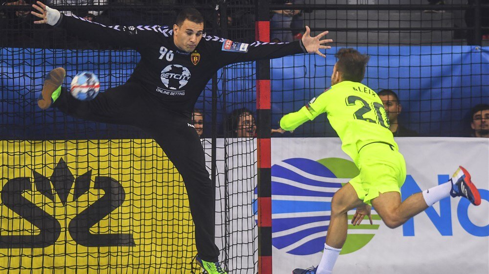 Milosavljev na raskrsnici, Đerona jedva čeka vesti iz Berlina 1