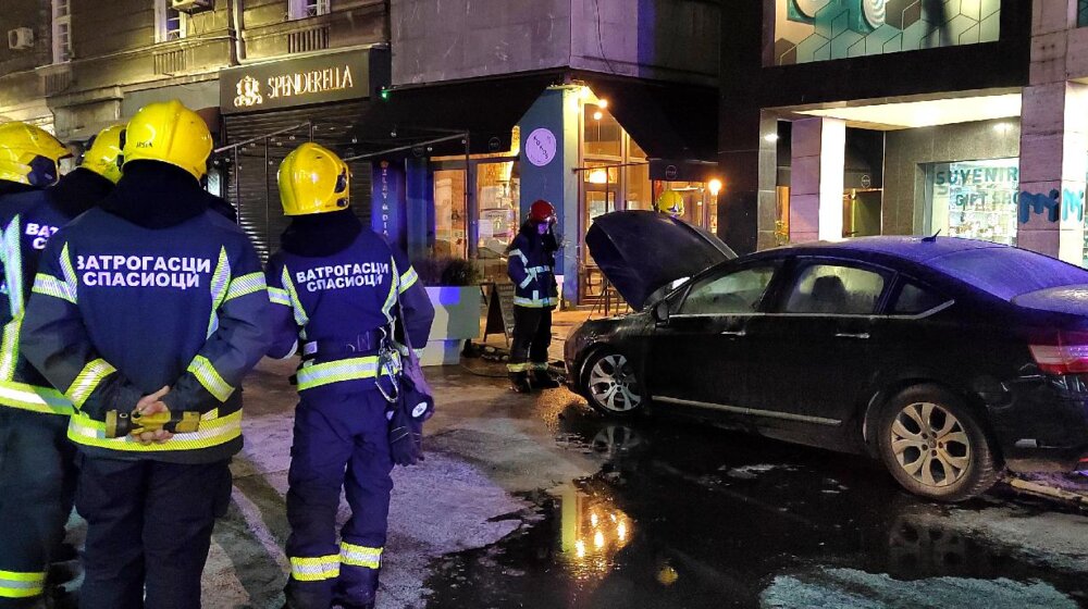 Zapalio se automobil u centru Beograda 1