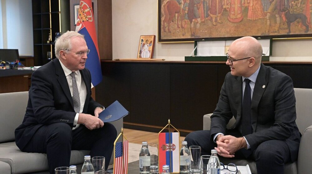 Ministar Vučević razgovarao sa ambasadorom SAD Hilom o saradnji u oblasti odbrane 1