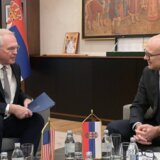 Ministar Vučević razgovarao sa ambasadorom SAD Hilom o saradnji u oblasti odbrane 10