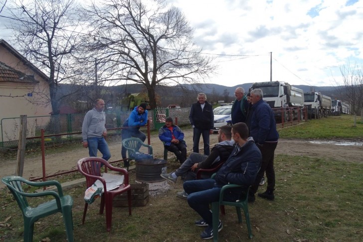 Meštani Žabara odblokirali put posle obećanja da šleperi više neće prolaziti 2